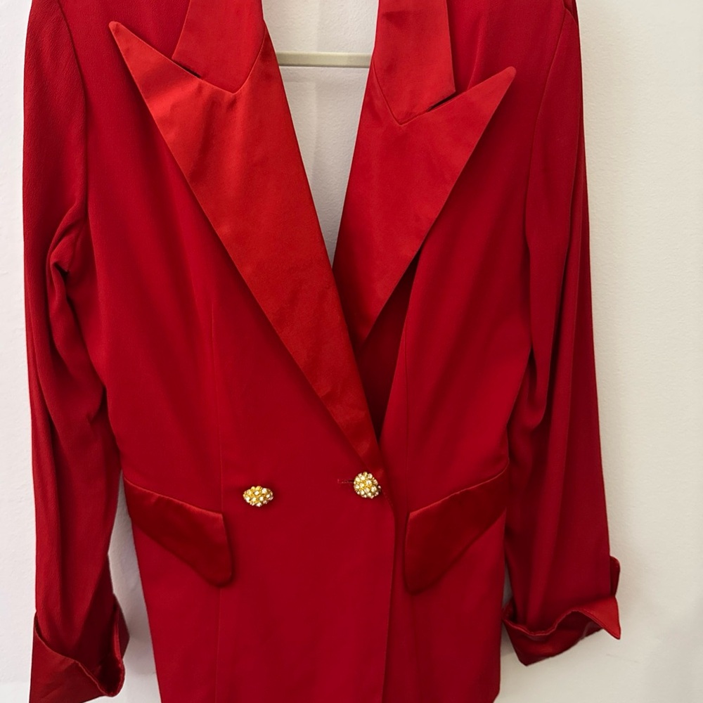 Cache Elegant Red Women's Blazer
RARE FIND
OPEN BACK